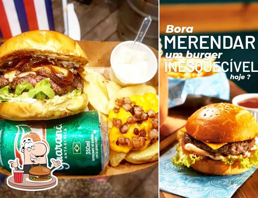 Delicie-se com um hambúrguer no Mentawaii Surf Burgers - Caucaia