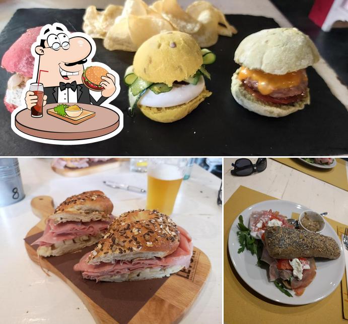 Prova un hamburger a Enoteca BELLA VITA