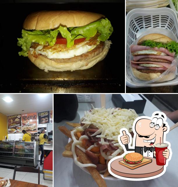 Peça um hambúrguer no Lanche Mania