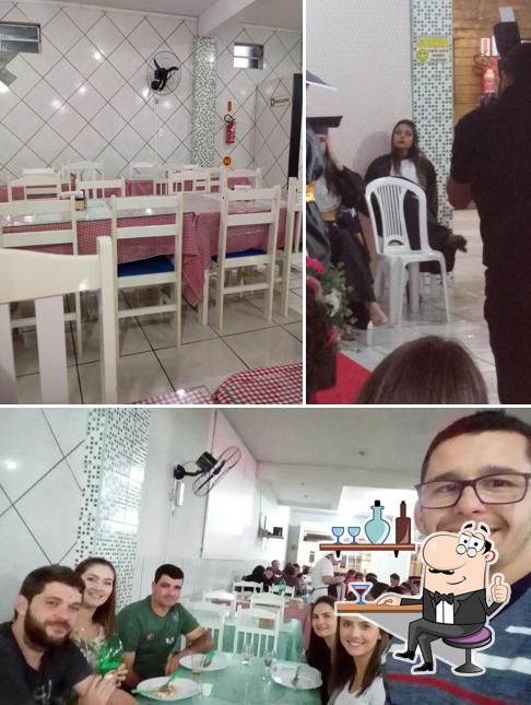 O interior do Nichelle Pizzaria e Lancheria