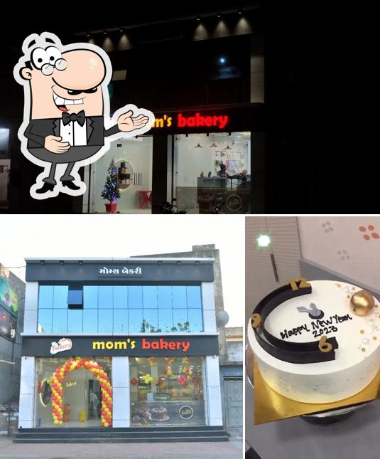 Here's a picture of Mom's Bakery
