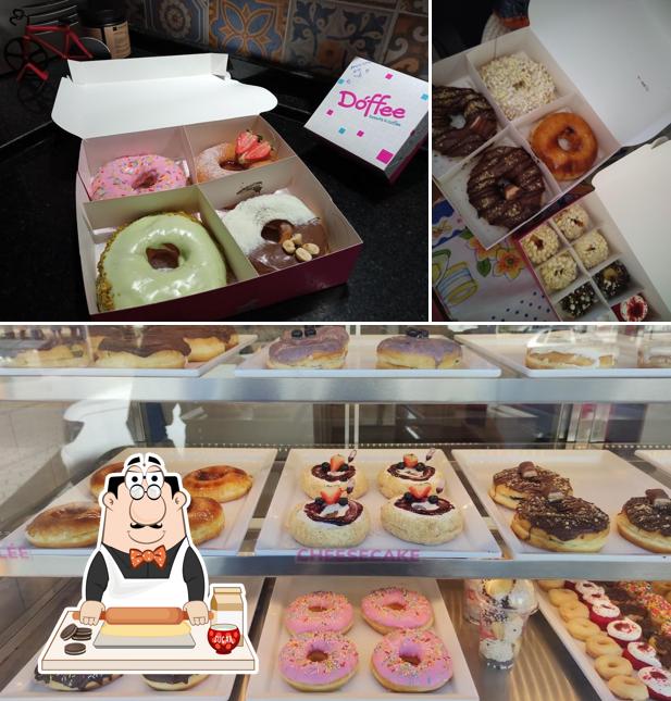 Não esqueça de experimentar uma sobremesa no Dóffee Donuts & Coffee