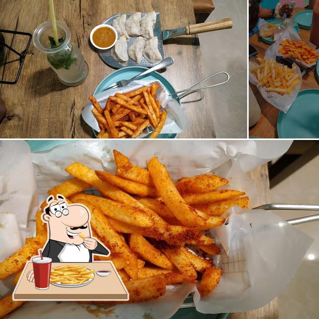 Order fries at Cafe Veengor