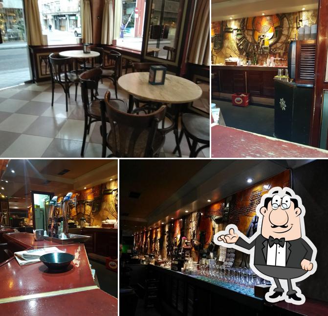Check out how Cafetería Mozart looks inside