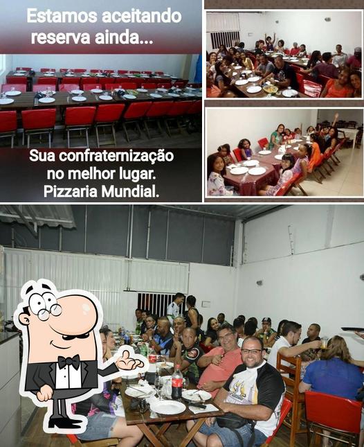 O interior do Pizzaria Mundial