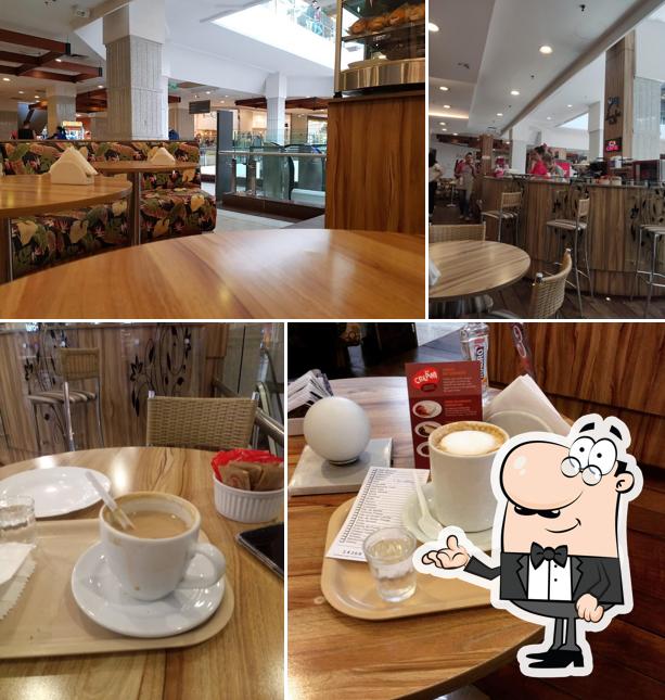 O interior do Árabe Café