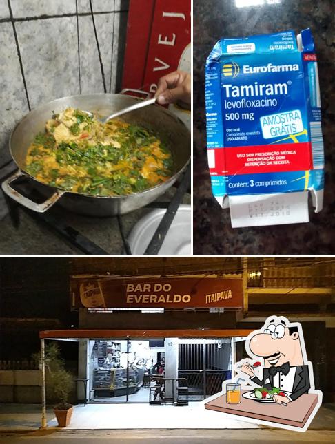 Entre diversos coisas, comida e exterior podem ser encontrados no Bar do Everaldo