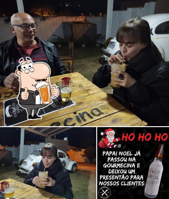 Você pode tomar um copo de cerveja leve ou escura