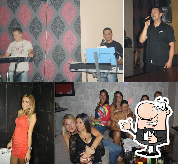 Caffe Club Queen