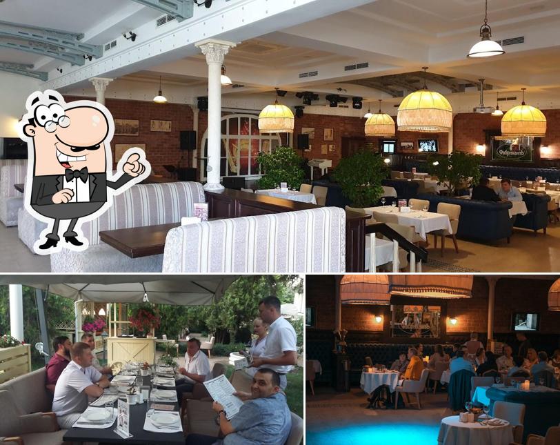 Installez-vous à l'une des tables de Fabrikant