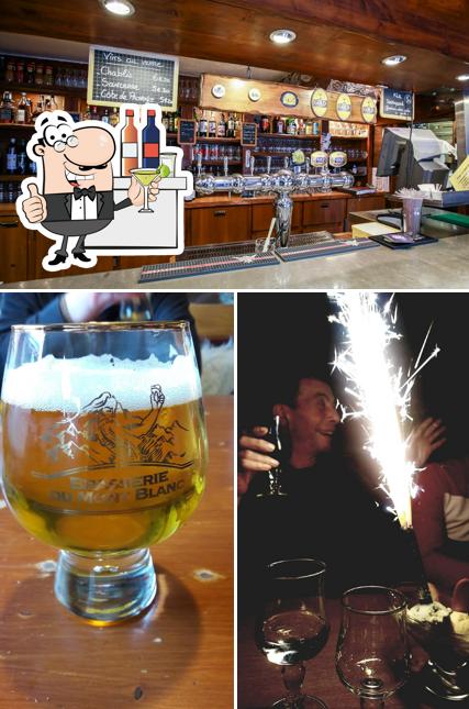 Voici la photo indiquant la comptoir de bar et bière sur Le Refuge