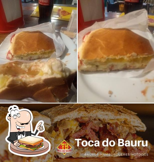 Escolha um sanduíche no Toca do Bauru - Hamburgueria e Restaurante em Vila Prado, São Carlos - SP