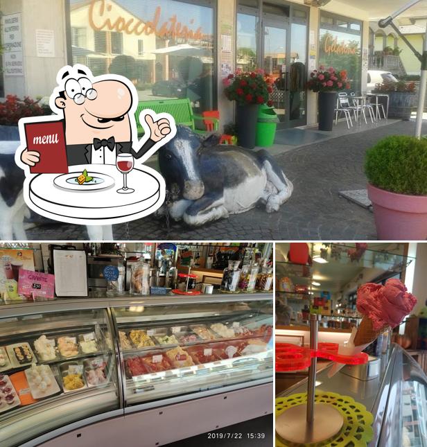 La cibo e interni del ristorante