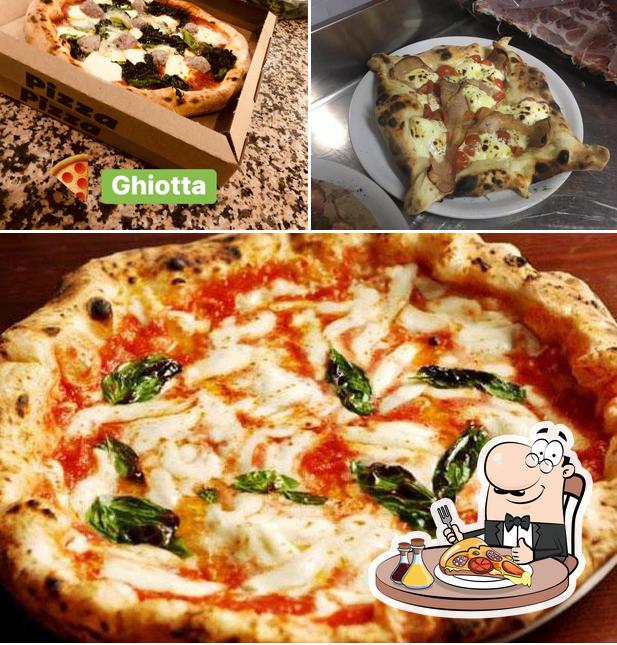 Scegli tra le svariate varianti di pizza