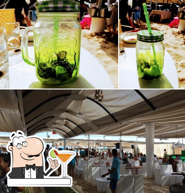 Byblos beach club se distingue por su bebida y interior