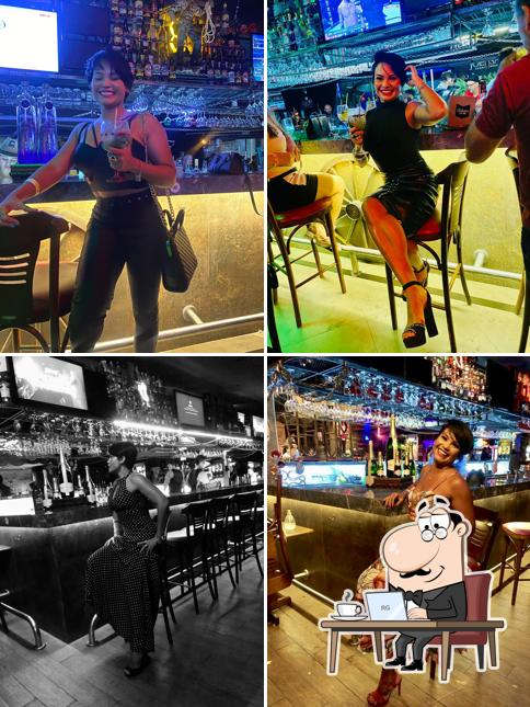 Veja imagens do interior do Dodge American Bar
