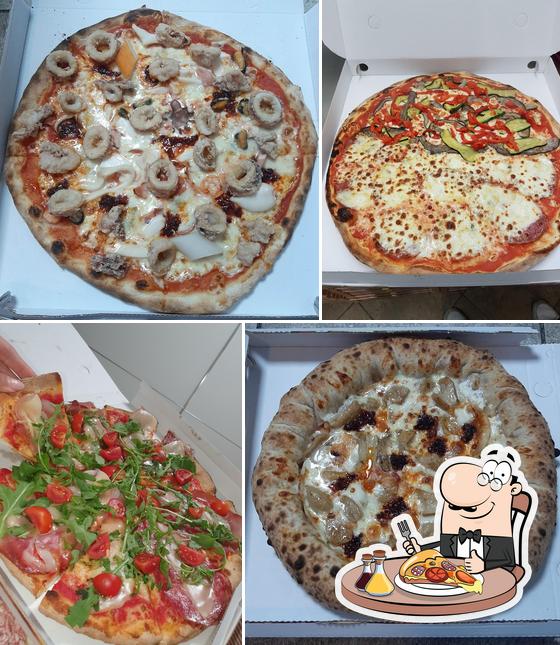Elige una pizza en La Bella Matil Detta Pizzeria con forni a legna & Forno Gluten Free