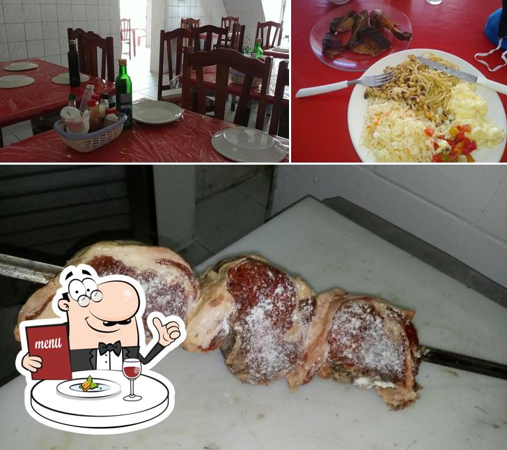 Entre diversos coisas, comida e mesa de jantar podem ser encontrados no Churrascaria II Irmãos