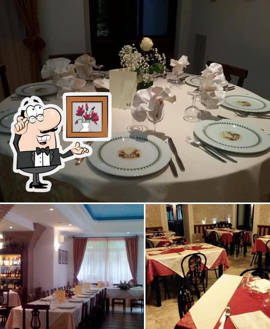 La interni e tavolo da pranzo del ristorante