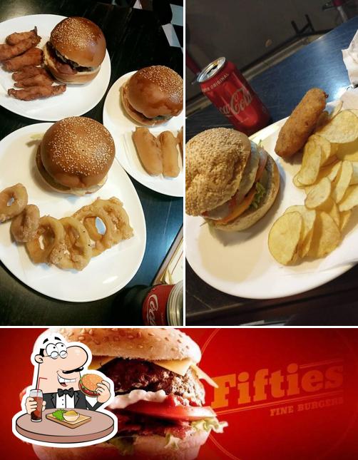 Consiga um hambúrguer no Fifties Fine Burgers