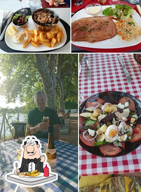 A Les Berges de l'Aviron vous pouvez commander des frites, des pommes frites