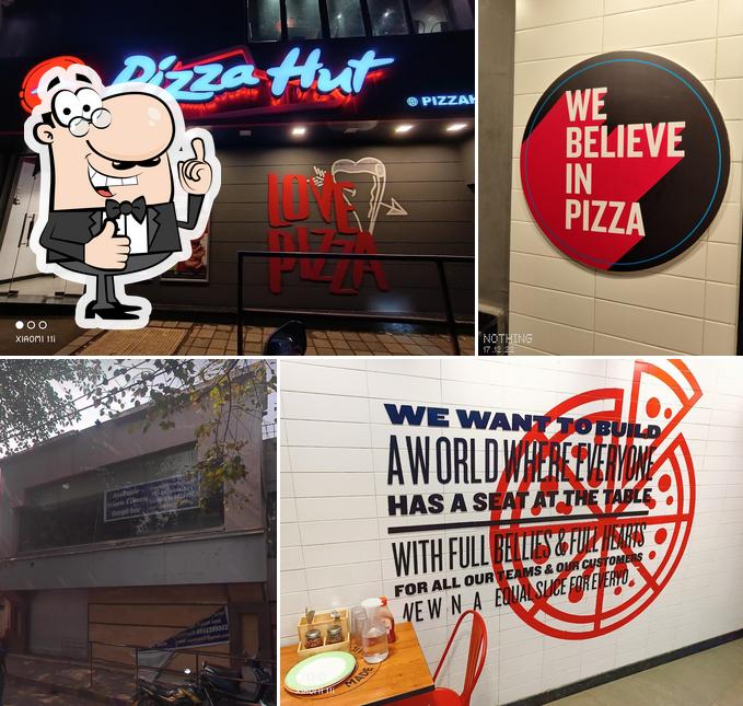 Pizza Hut SV Road Khar, Mumbai