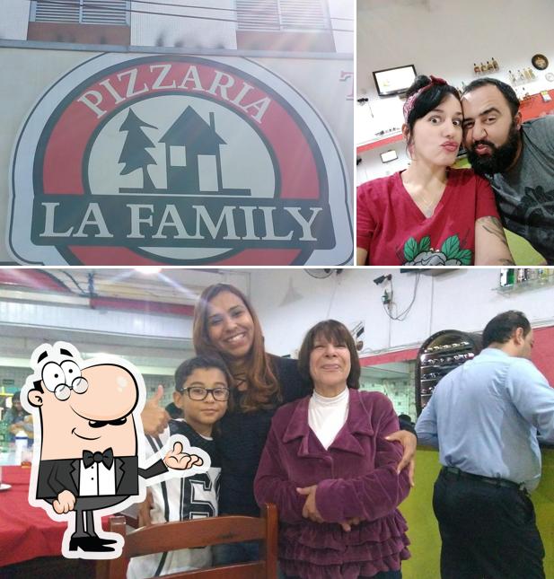 Veja imagens do interior do Pizzaria La Family