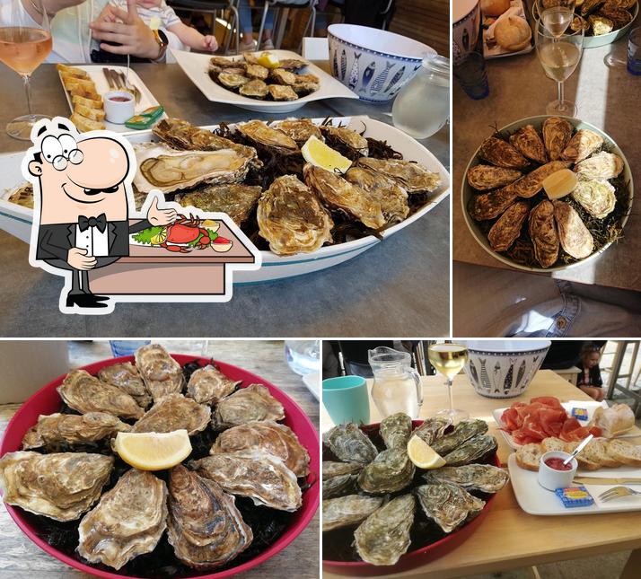 Essayez différents plats à base de fruits de mer disponibles à Chez les filles Labarthe