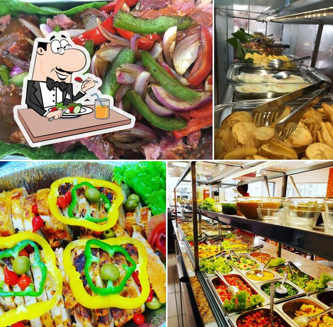 Comida em Restaurante Mirim