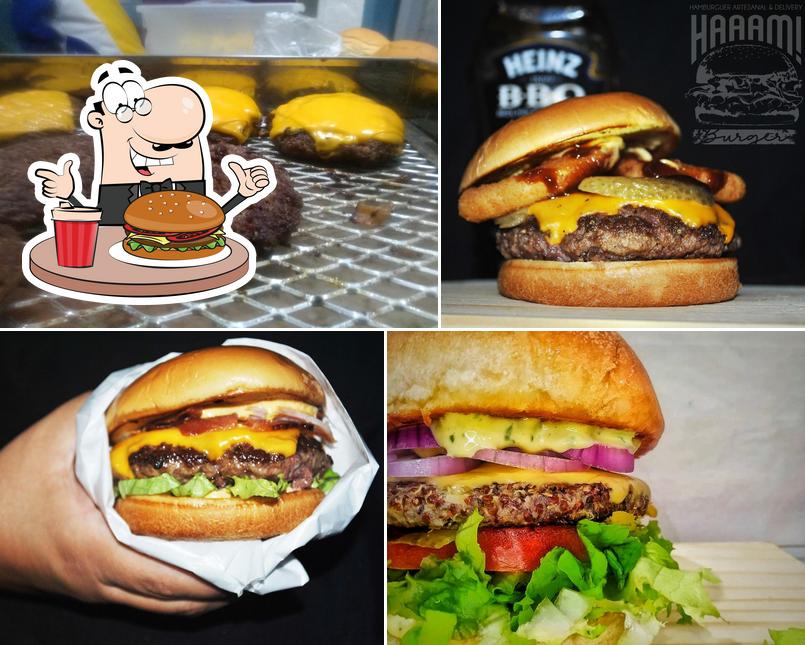 Peça um dos hambúrgueres oferecidos no HAAAM! Burger - Hamburgueria Artesanal & Delivery