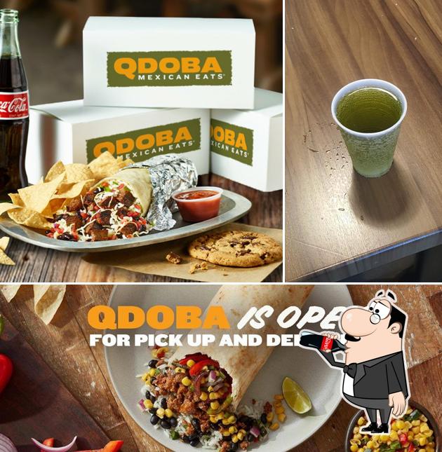 Это фотография, где изображены напитки и еда в QDOBA Mexican Eats