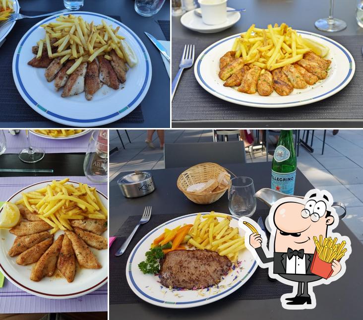 Dégustez des pommes frites à Chalet Des Bains