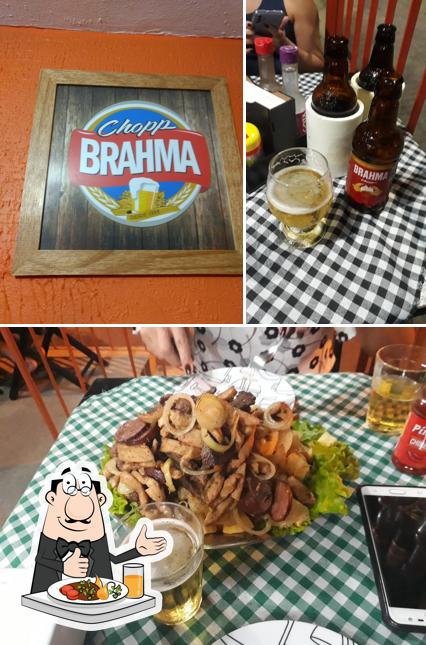 A comida e cerveja do restaurante