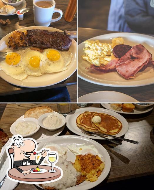 Cracker Barrel Old Country Store in Cranberry Township Restaurant