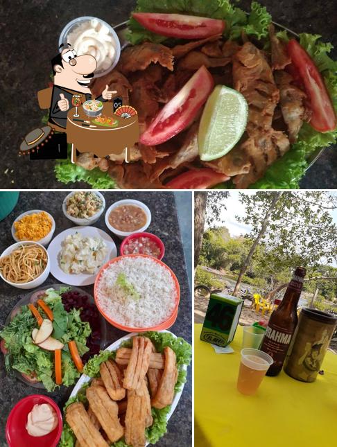 A imagem da comida e cerveja no Balneário Monte Castelo