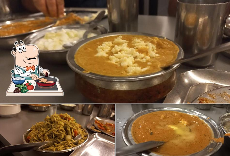 Chicken curry at Ariya Nivaas Restaurant
