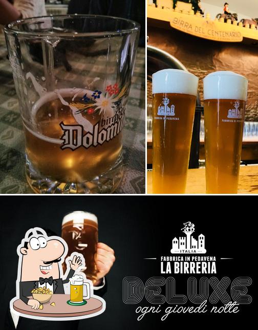 Puoi prenderti un rinfrescante bicchiere di birra chiara o scura