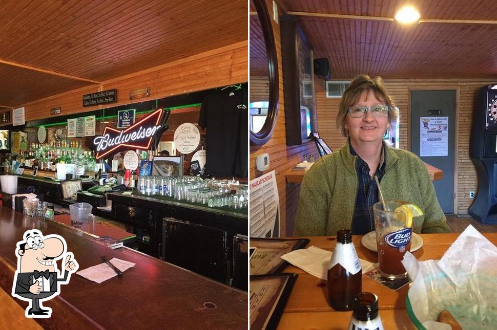 Jackson's Hole Bar & Grill in Lake Geneva Restaurant menu and reviews
