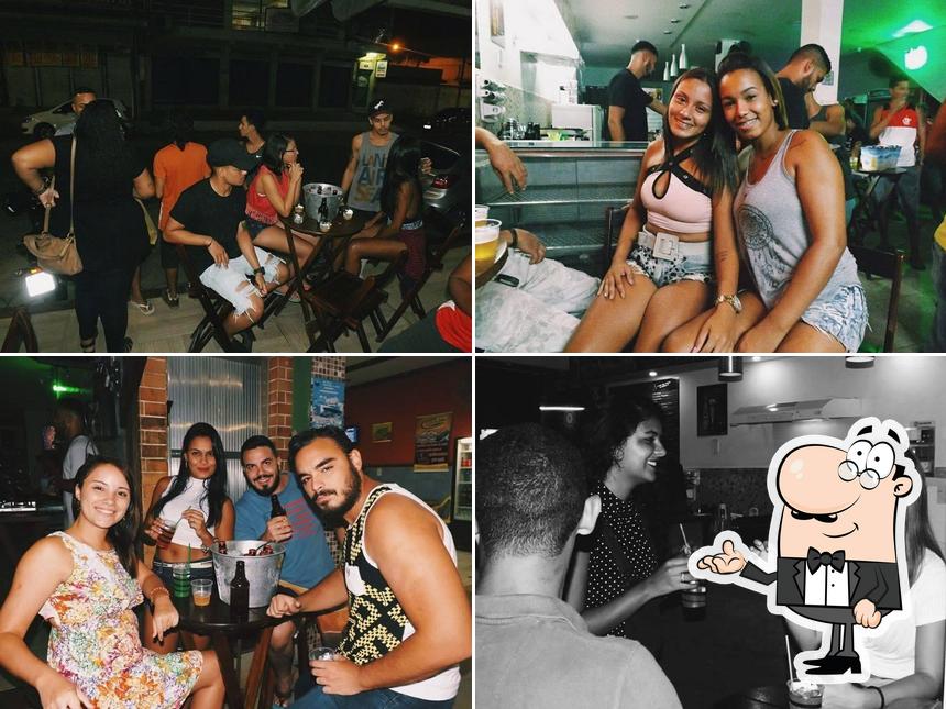 Las fotografías de interior y barra de bar en Colonial Petiscaria E Café