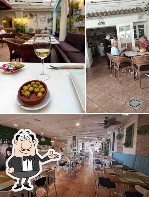 El interior de Tomaquet Bar de Tapas Restaurante Fuengirola