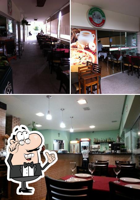 O interior do Italian Square Pizza & Grill