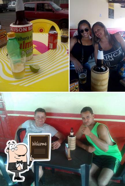 Geison Bar