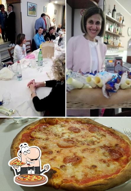 Prenditi una pizza a Pizzeria Da Paolino Di Iovine Francesca