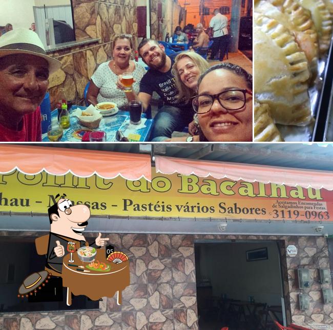 A comida e exterior do restaurante