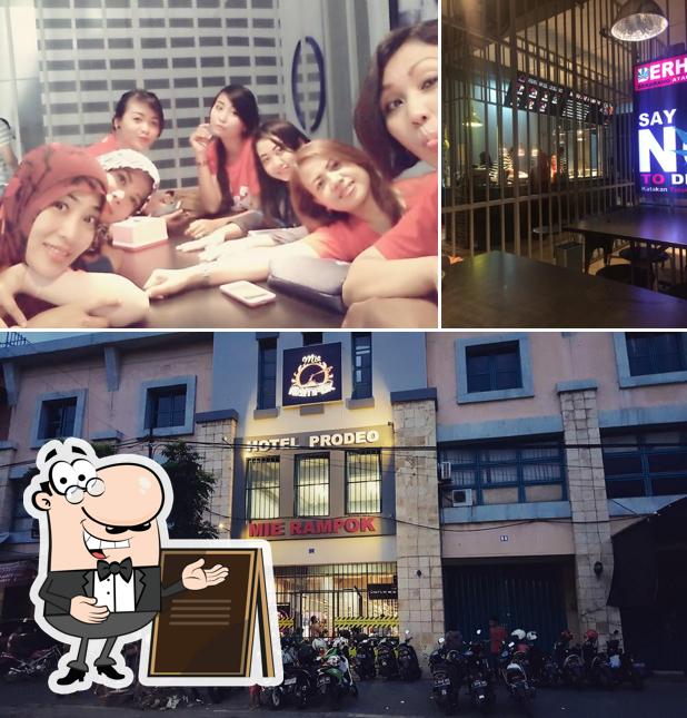 Mie Rampok Tidar cafeteria, Surabaya - Restaurant reviews