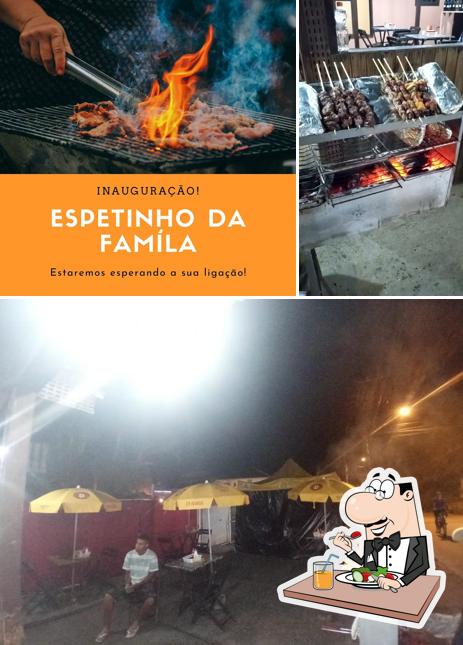 A ilustração a Espetinho da Familia’s comida e exterior