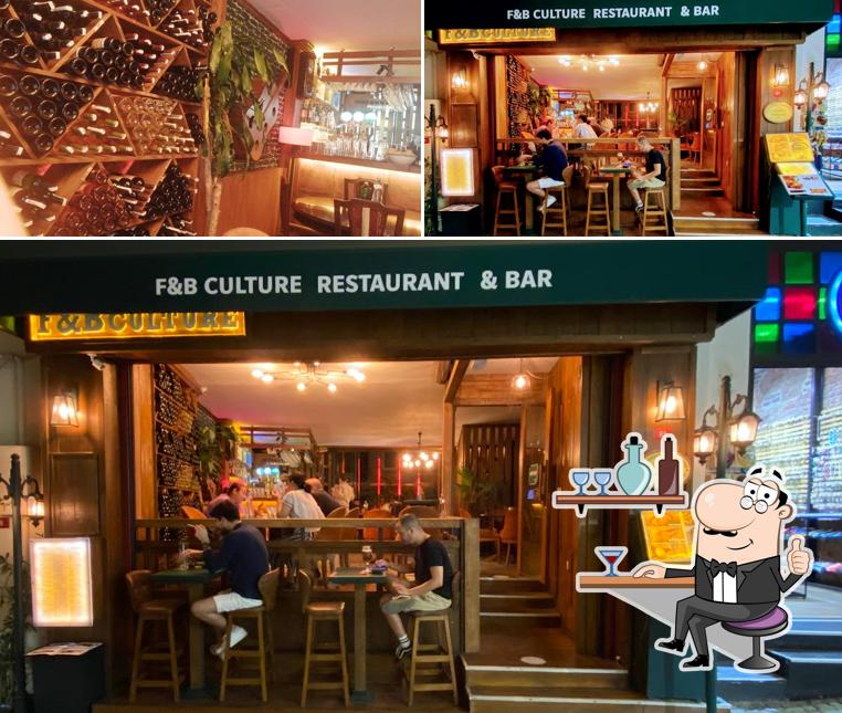 Installez-vous à l'une des tables de F&B Culture