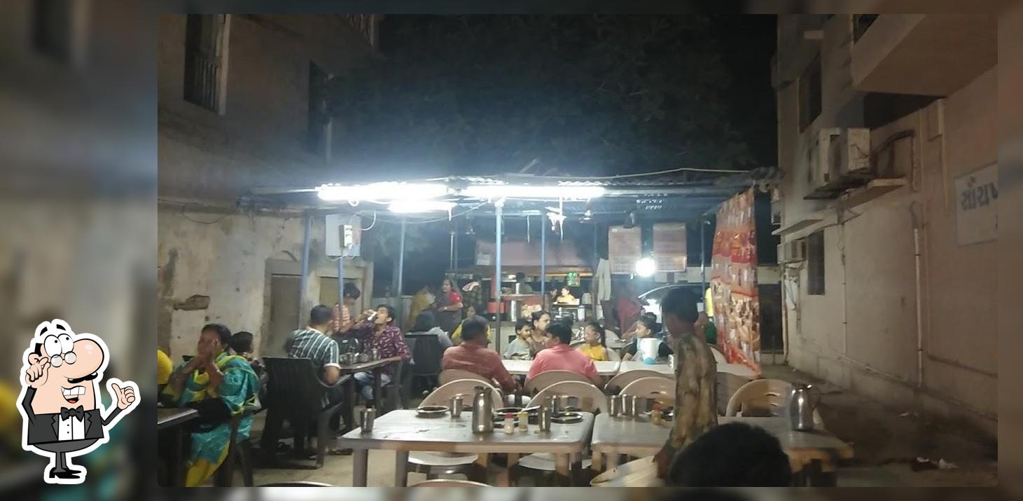 વડલાની પ્રખ્યાત પાઉંભાજી (શિવ શક્તિ પાઉંભાજી)