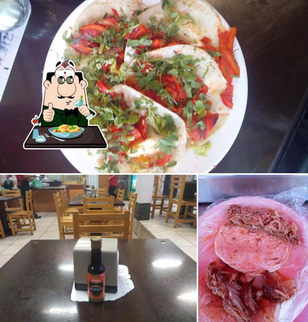Посмотрите на эту фотографию, где видны еда и пиво в Tacos Orientales de Cuernavaca Morelos