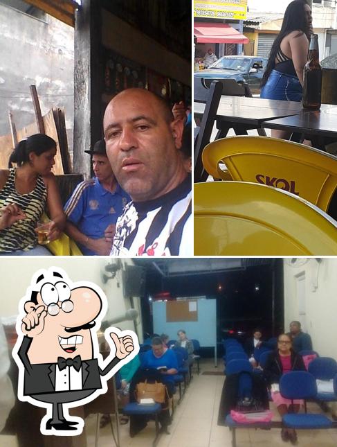 Veja imagens do interior do Erics Bar